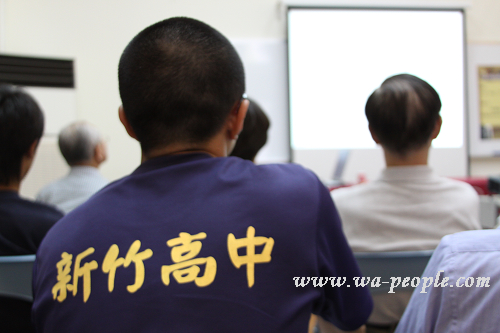 圖說：專程來聽學長演講的新竹中學小學弟。